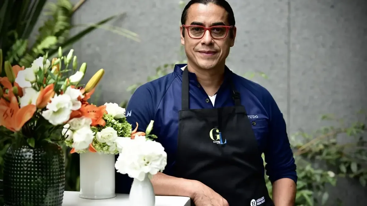El destacado chef promueve la gastronomía mexicana en el evento deportivo.