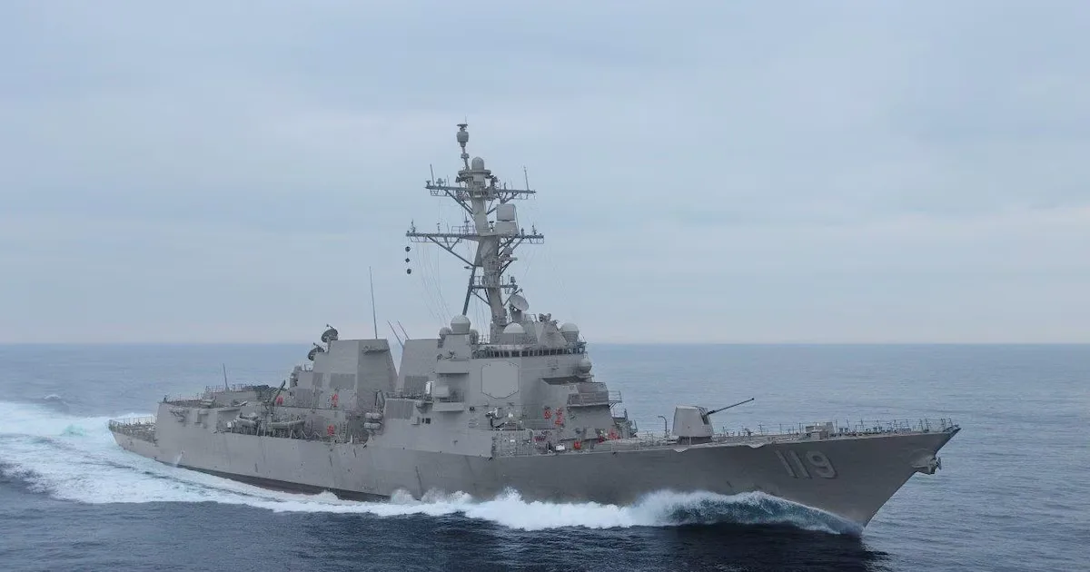 El destructor USS Delbert D. Black en ejercicios navales con la corbeta INS Eilat.