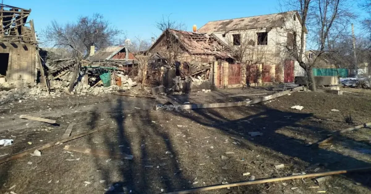 El devastador ataque en Druzhkivka dejó múltiples víctimas y daños significativos.