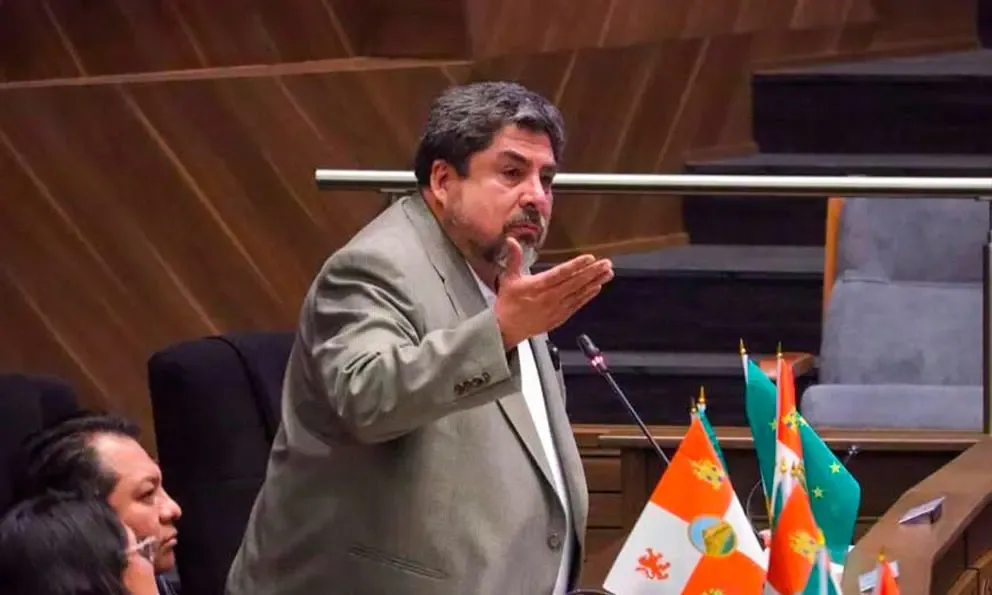 "El diputado Edgar Zegarra cuestiona la inacción del Gobierno de Bolivia."