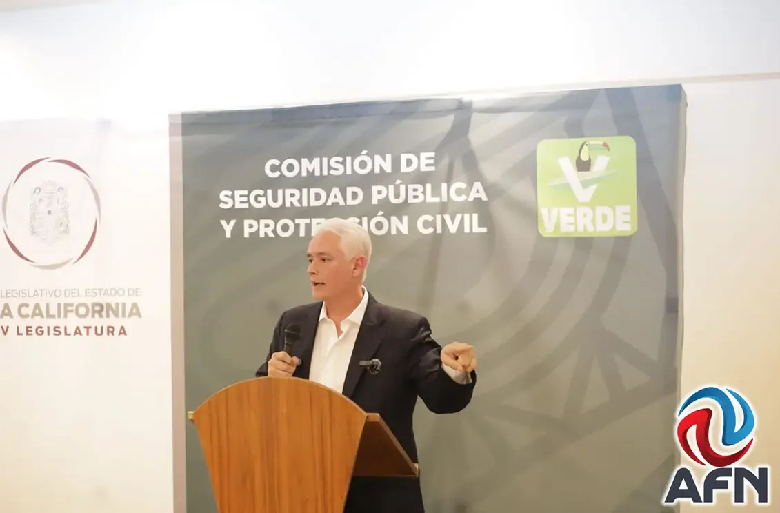 El diputado Jorge Ramos Hernández durante su propuesta en el Congreso de Baja California.