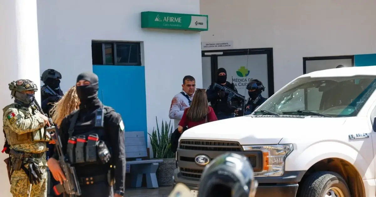 "El diputado Sergio Torres recibiendo atención médica en Culiacán, Sinaloa."