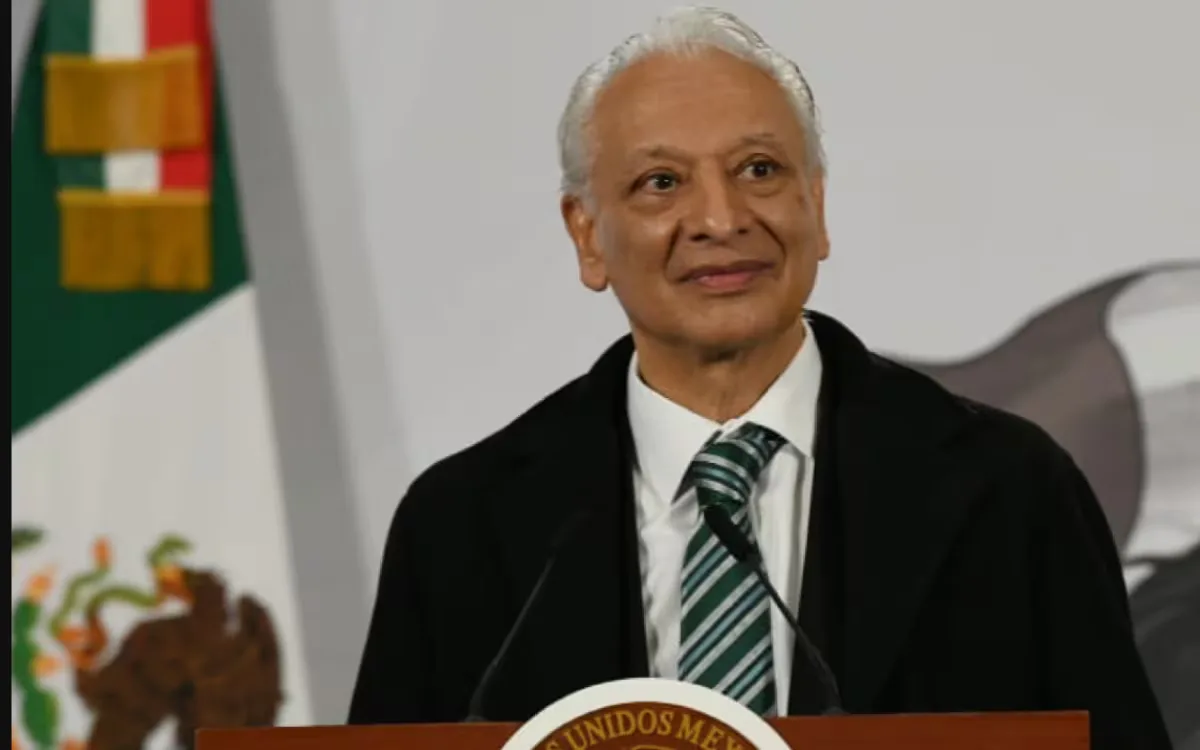 "El director de Pemex, Víctor Rodríguez Padilla, en conferencia sobre exportaciones."