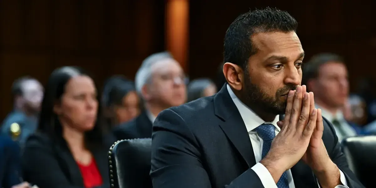 El director del FBI se defiende de acusaciones sobre su comportamiento y su historial de arrestos.