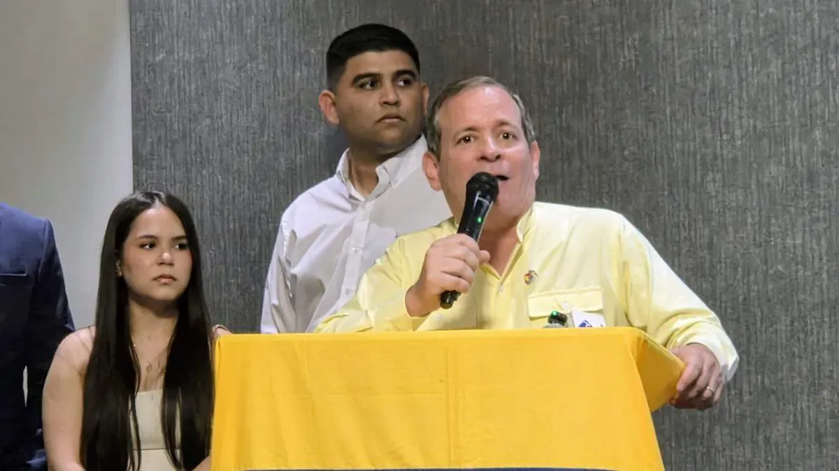 El dirigente opositor insta a la comunidad venezolana a intensificar presión internacional para lograr un cambio democrático.