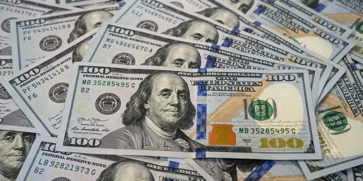 La depreciación del peso mexicano ocurre en medio de preocupaciones sobre el paso de petróleo por el estrecho.