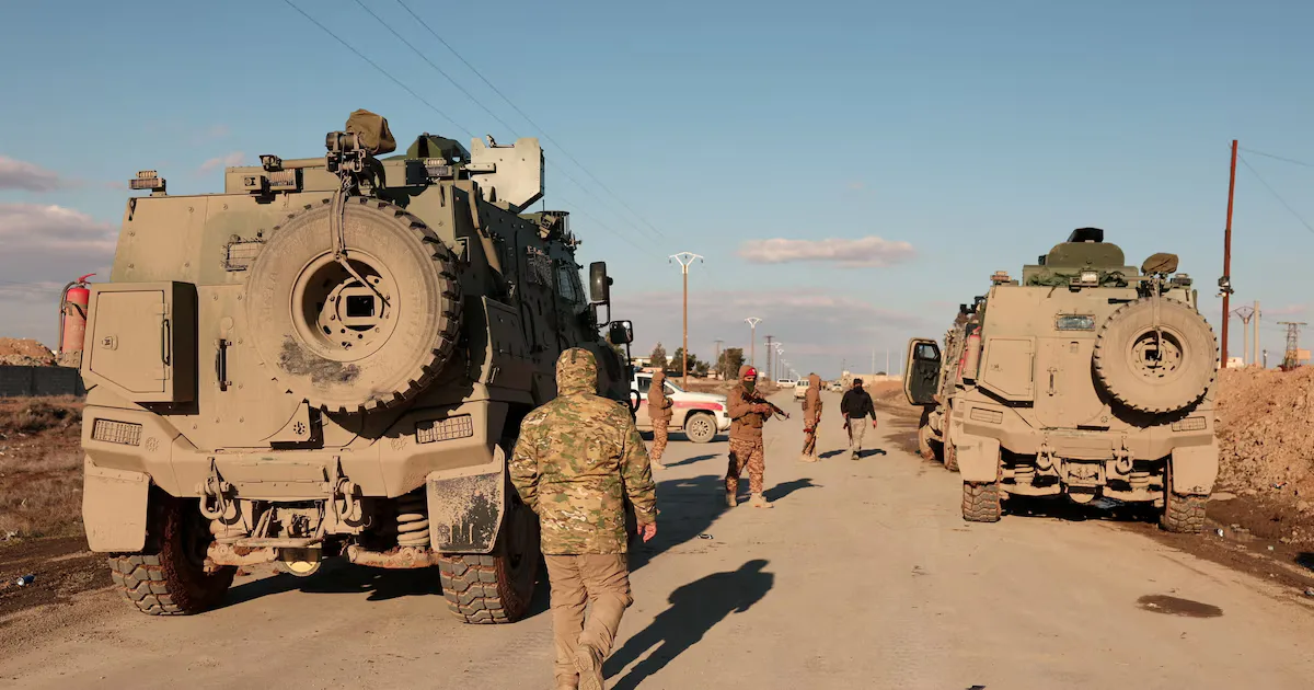 El ejército sirio refuerza su control en Raqqa tras acuerdo con fuerzas kurdas.