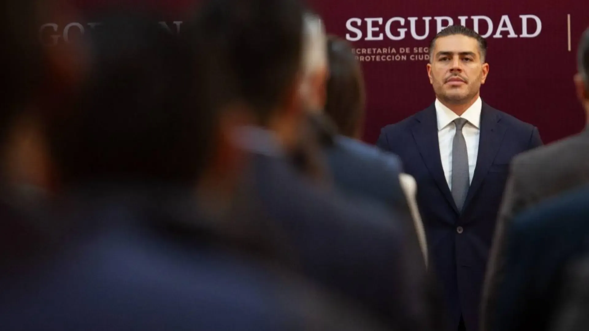 "El embajador de EE. UU. Ronald Johnson celebrando el combate al narcotráfico en México."