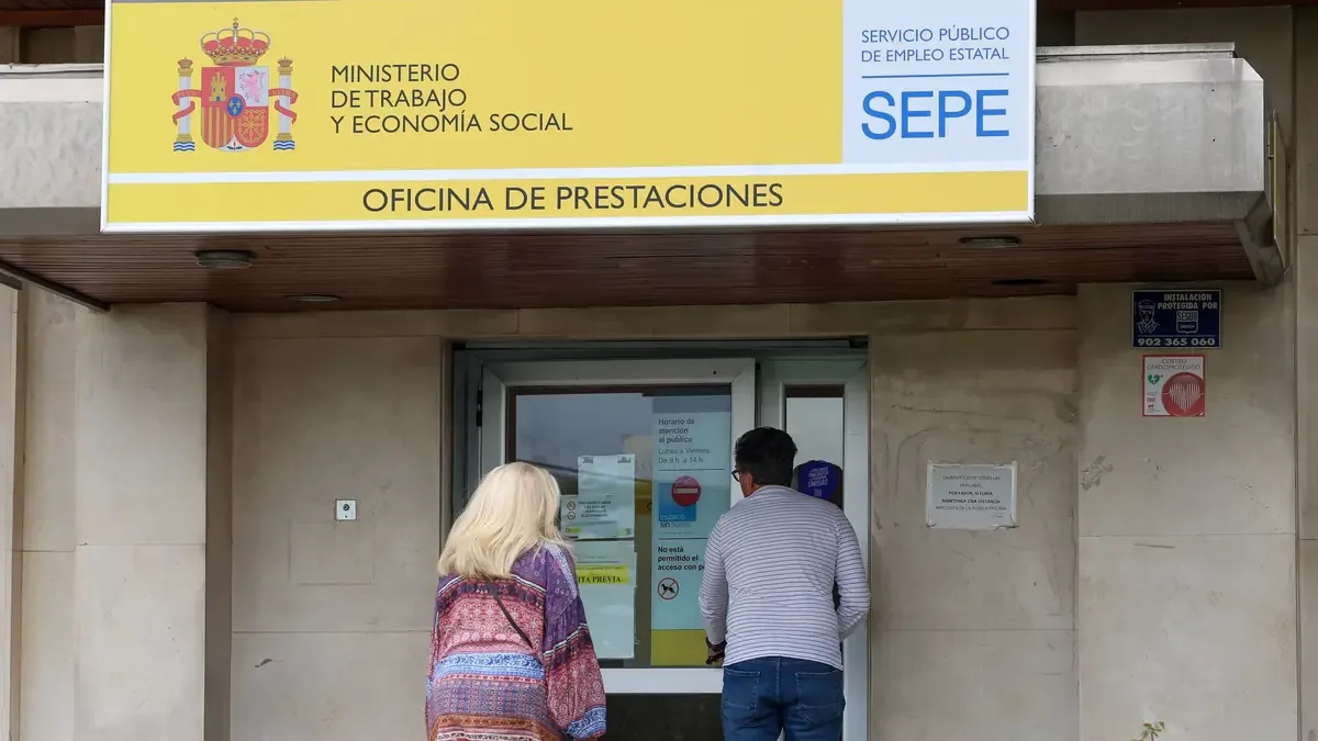 Economistas advierten que el crecimiento se basa en la población y maquillajes estadísticos.