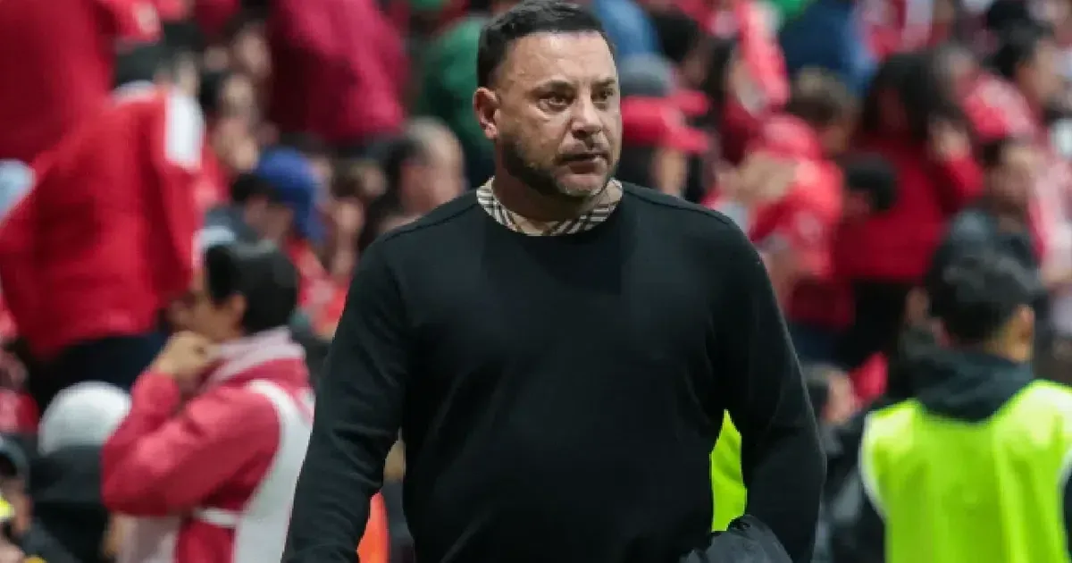 El entrenador argentino ha tenido un exitoso paso por el club, pero su futuro es incierto.