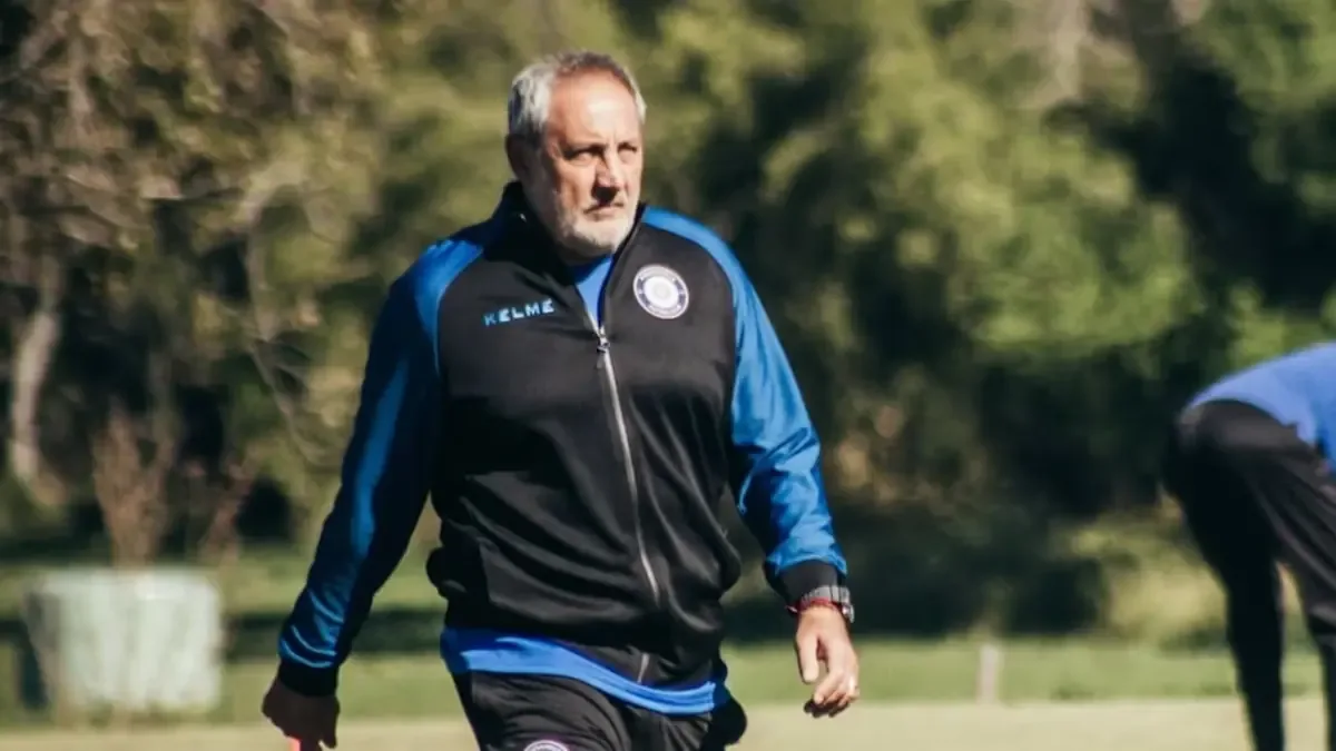 El entrenador chileno retorna a la competencia tras un año sin dirigir.