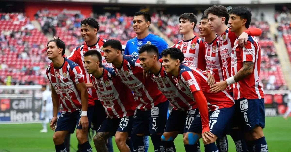 El equipo mexicano negocia contrarreloj ante el cierre de registros.