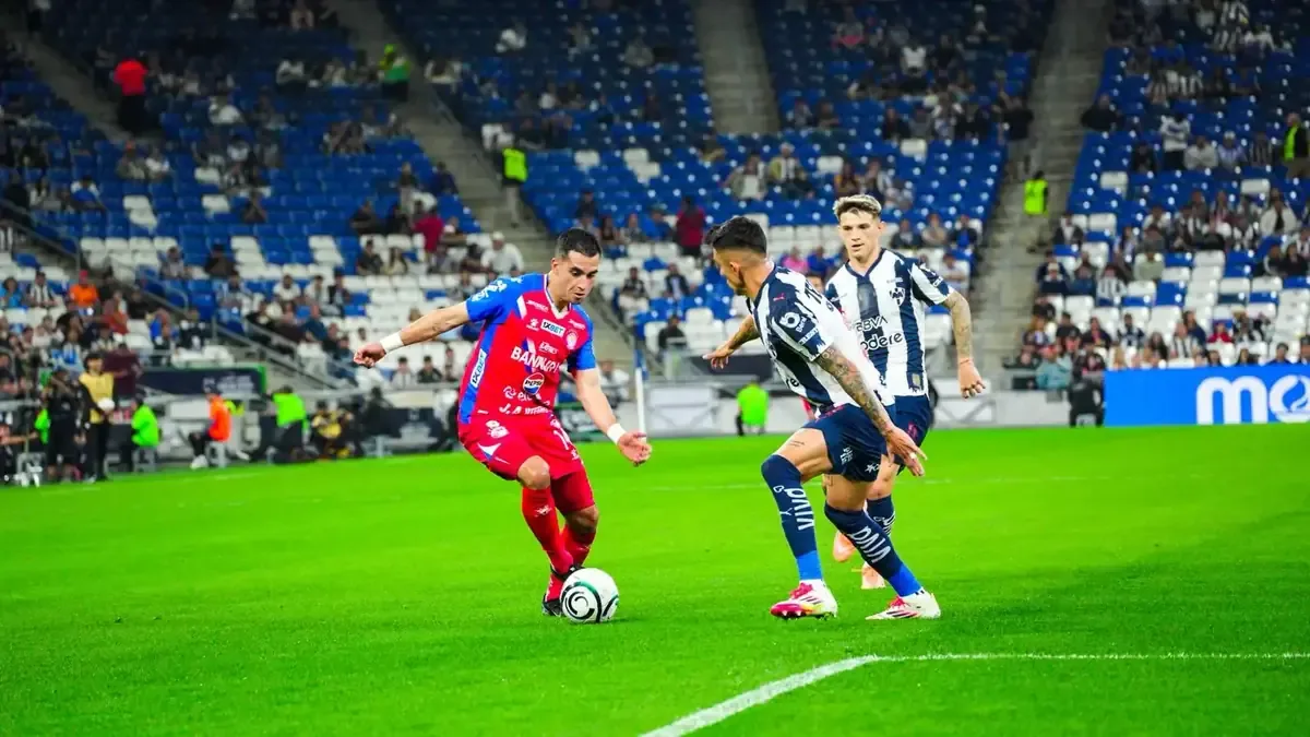 El equipo mexicano se impone en el Estadio BBVA con un resultado 2-0.
