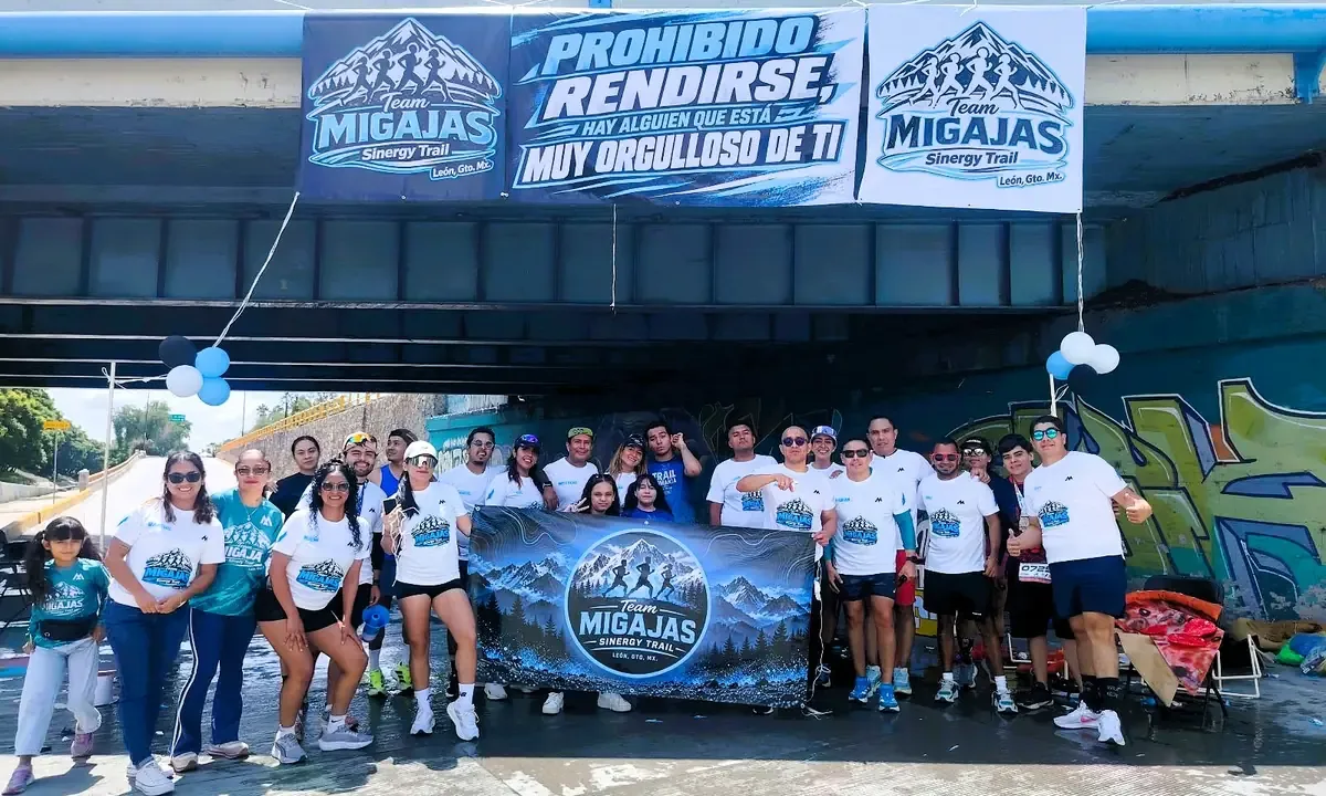El Maratón León premia a los mejores grupos de animación, destacando la creatividad y entusiasmo de los participantes.