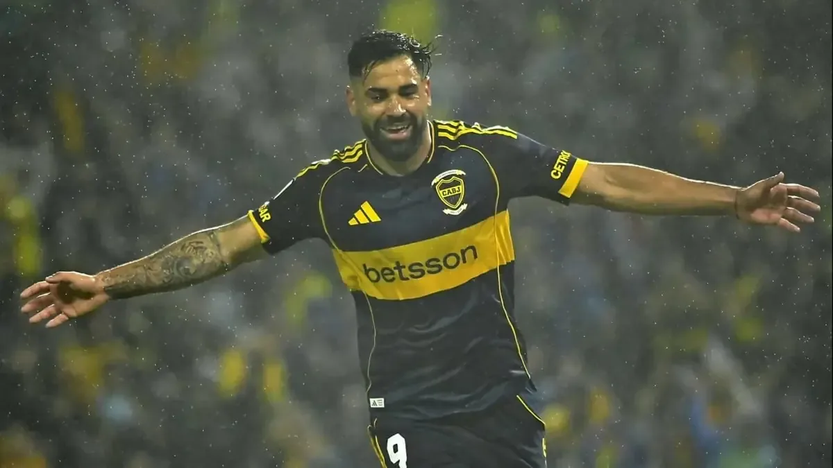 El equipo Xeneize enfrenta al Rojo en un clásico clave del Torneo Apertura.