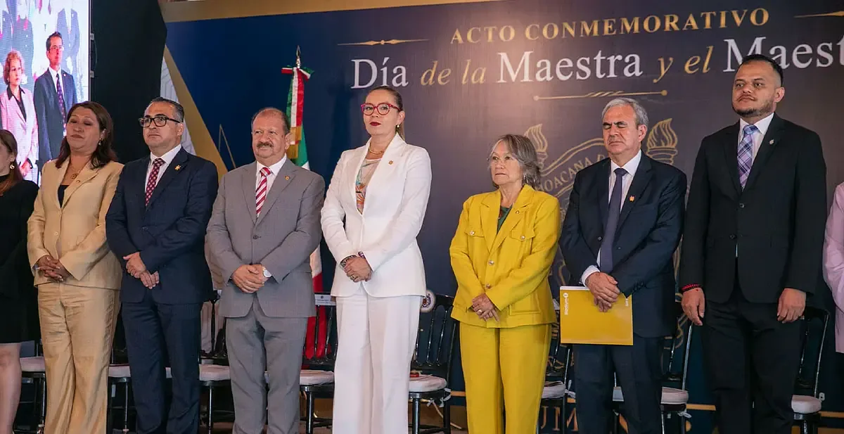 La rectora de la UMSNH defiende la autonomía universitaria en el Día de la Maestra y el Maestro.
