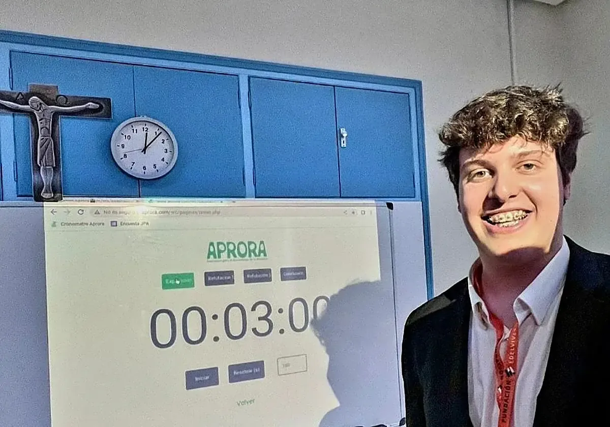El estudiante de Mérida, único representante de Extremadura, brilla en el Campeonato Nacional de Discursos.
