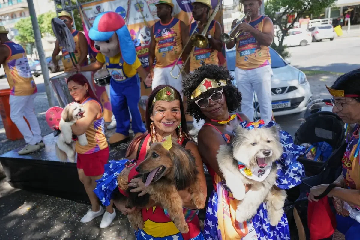 El evento "Blocao" combina fiesta y protestas por el bienestar animal en Brasil.