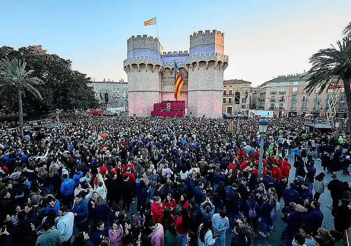El evento inicia oficialmente las celebraciones de las Fallas y es imperdible para los valencianos y visitantes.