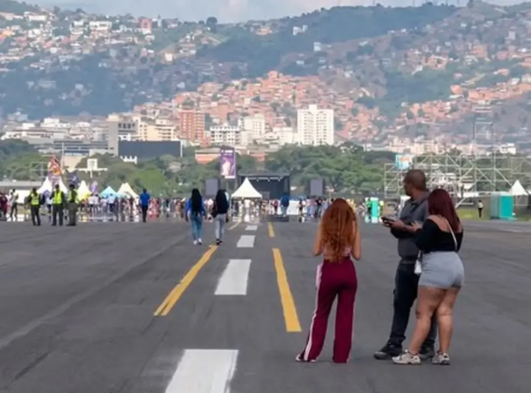 El evento oficialista no cumplió con la convocatoria y tuvo poca convocatoria.