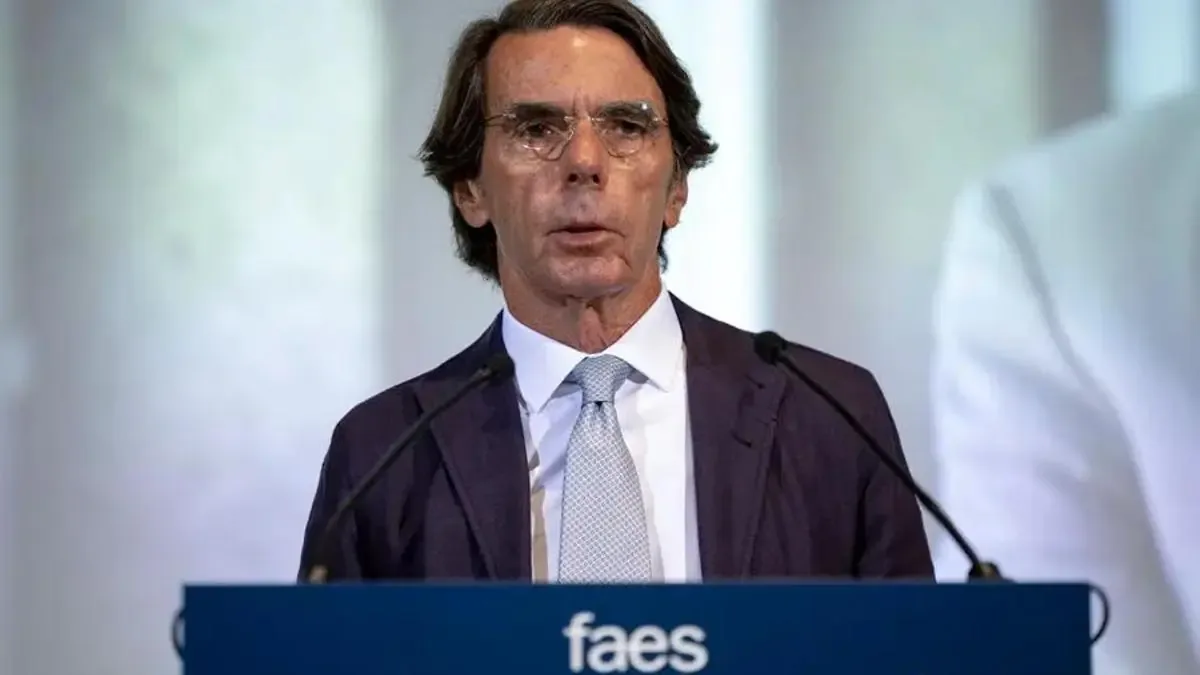 El ex presidente critica la dirección actual del partido y plantea su salida.
