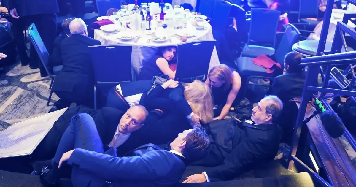 El ex presidente estuvo presente en la cena de corresponsales donde se presentó un tiroteo.