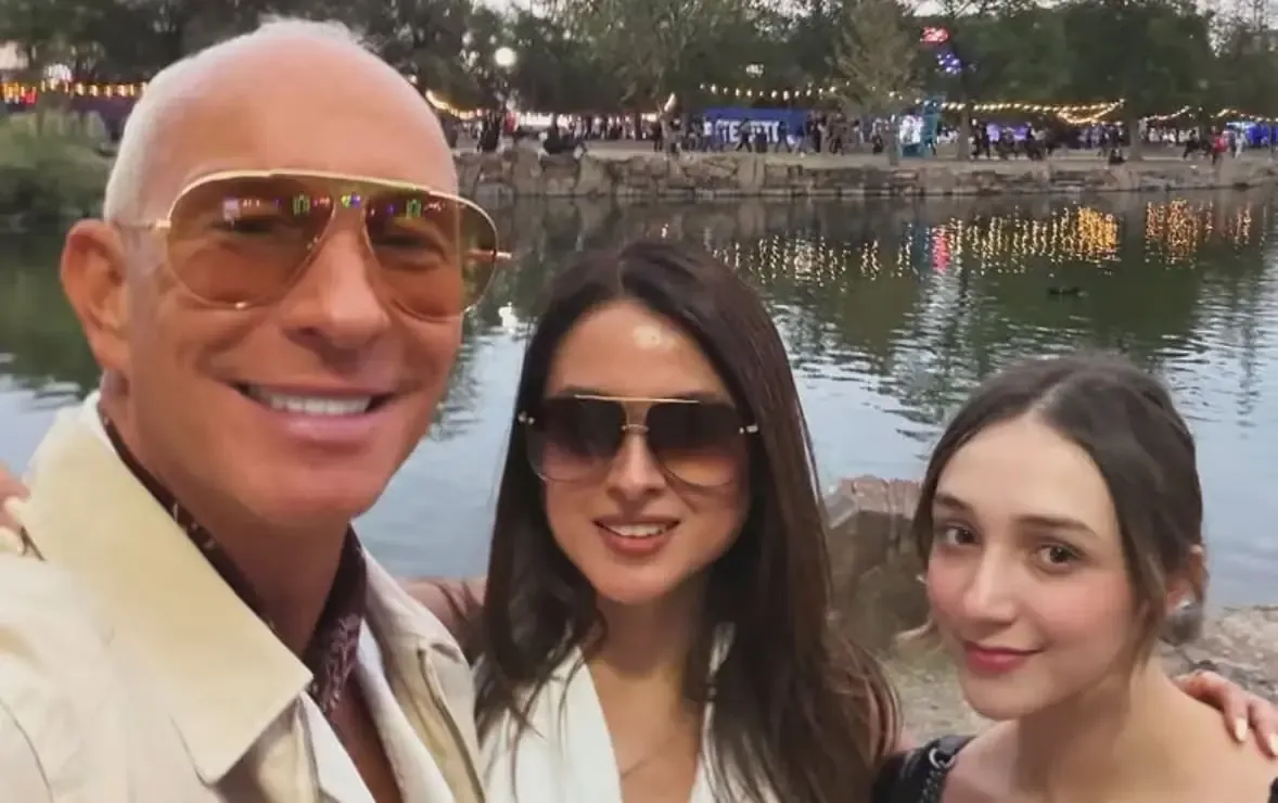El exintegrante de Timbiriche comparte una imagen que revela su nueva relación.