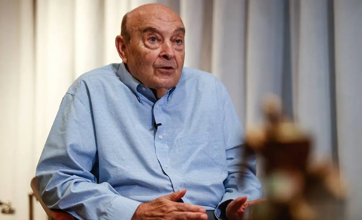 El exministro de Economía enfatiza la necesidad de liberar el control cambiario para reactivar la economía argentina.