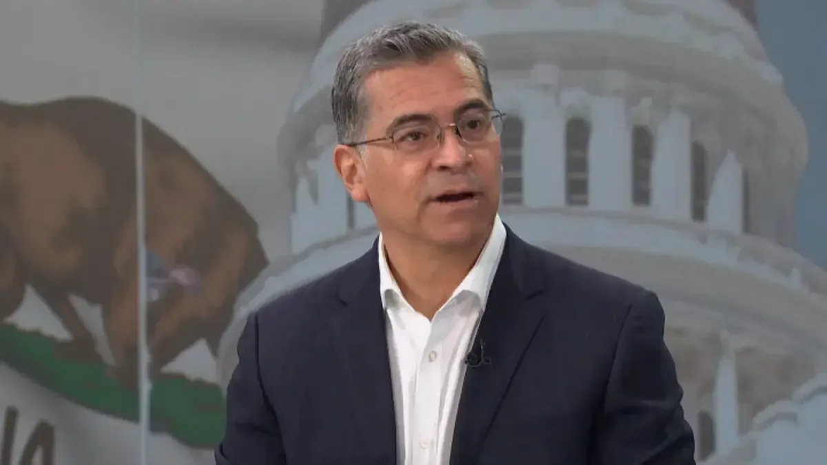 El exsecretario de Salud se posiciona en la contienda gubernamental en medio de controversias.