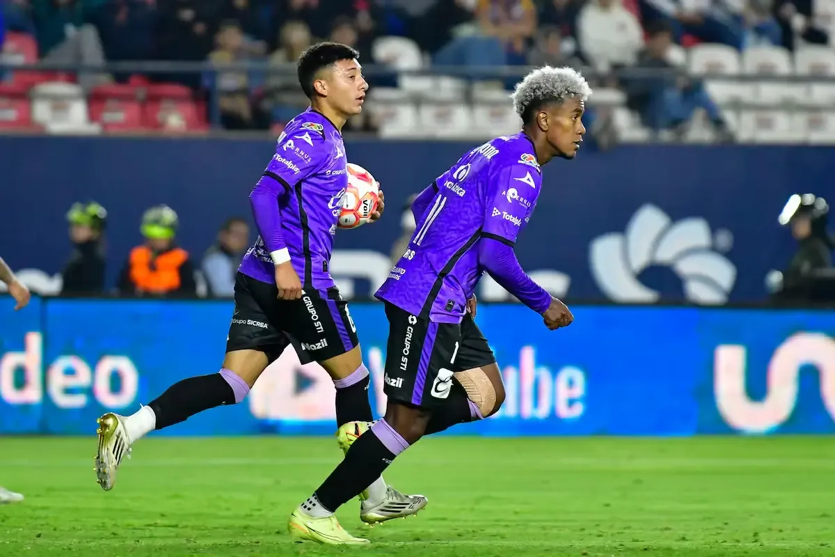 El extremo chileno continúa su carrera en el fútbol mexicano, sumando goles y experiencia.