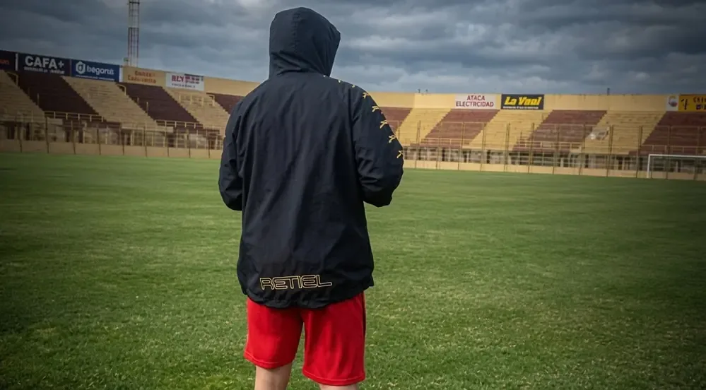 El defensor vuelve a las canchas con Boca Unidos tras un difícil proceso personal.