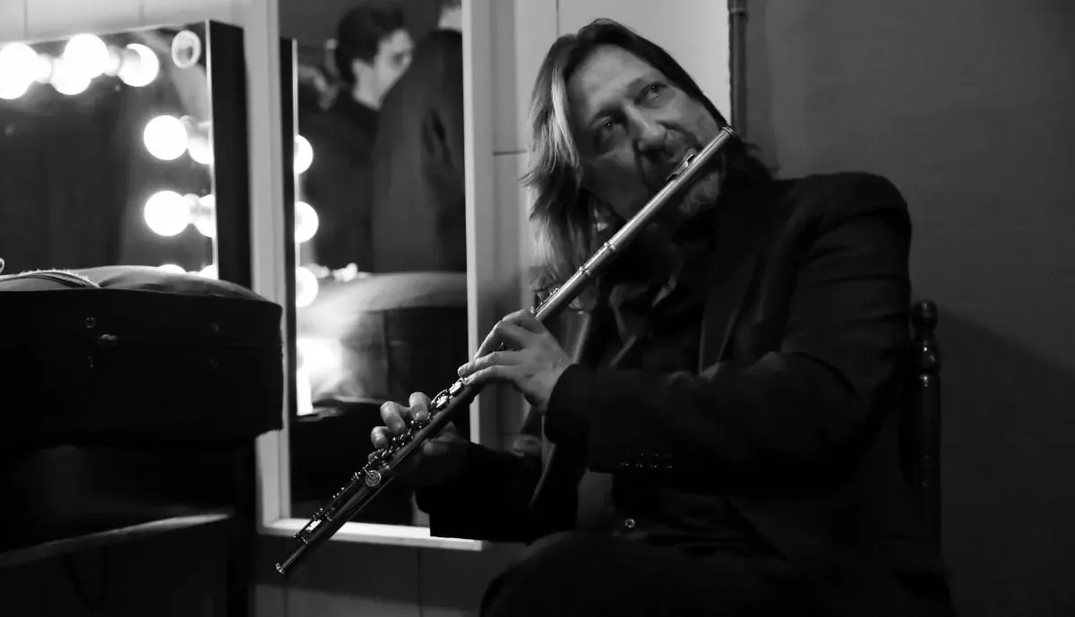 El flautista jondo aboga por una mejor inclusión del flamenco en la educación musical.