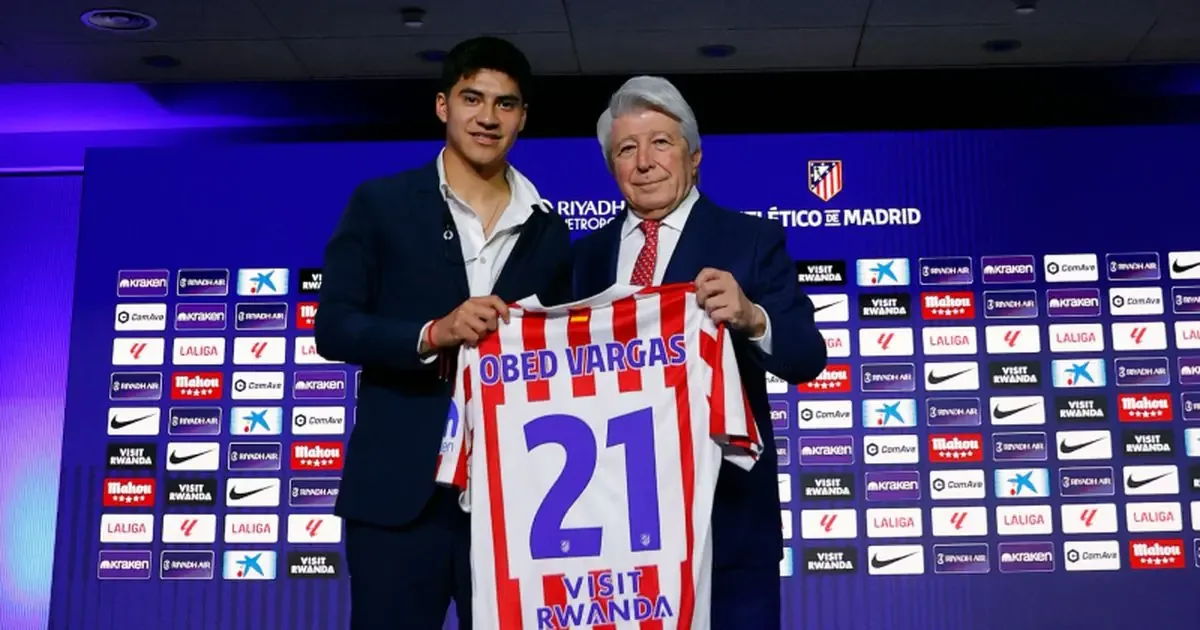 El futbolista mexicano se une a Atlético de Madrid para la competencia europea.