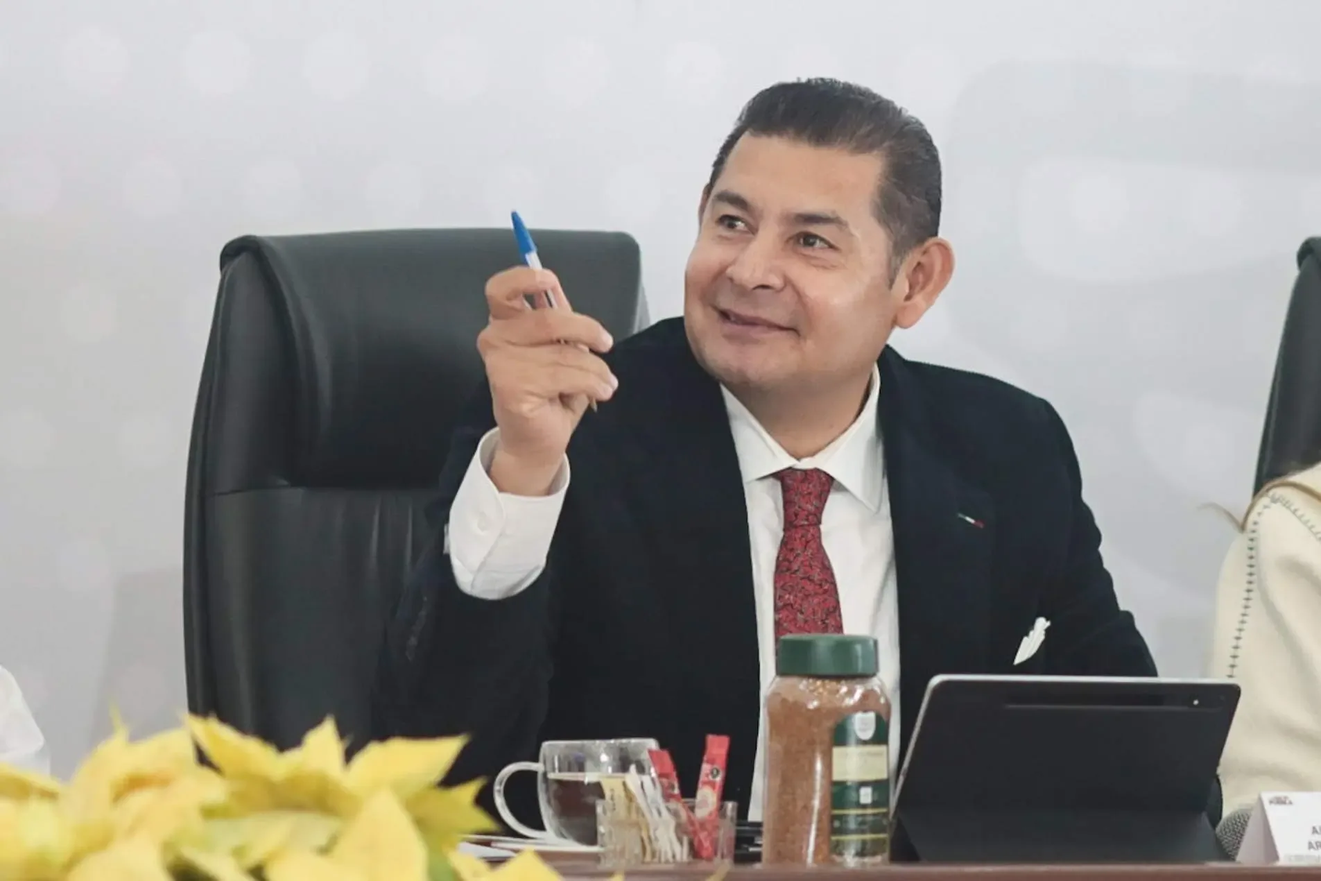 El gobernador Alejandro Armenta durante la conferencia sobre el suministro de agua en Puebla.