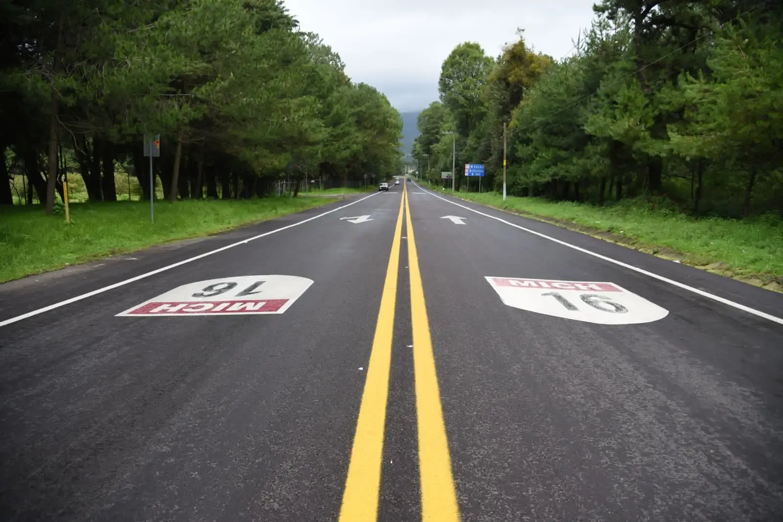 El gobernador Alfredo Ramírez Bedolla anuncia la construcción de la autopista Uruapan-Zamora.