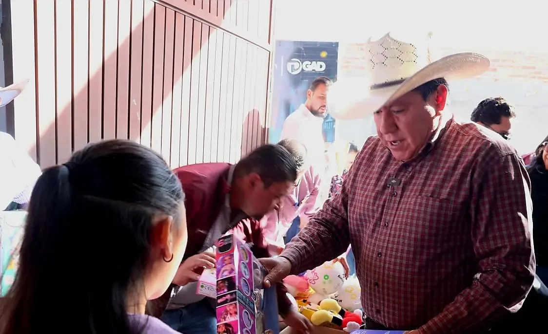 El Gobernador David Monreal Ávila inaugurando la obra carretera en Loreto, Zacatecas.