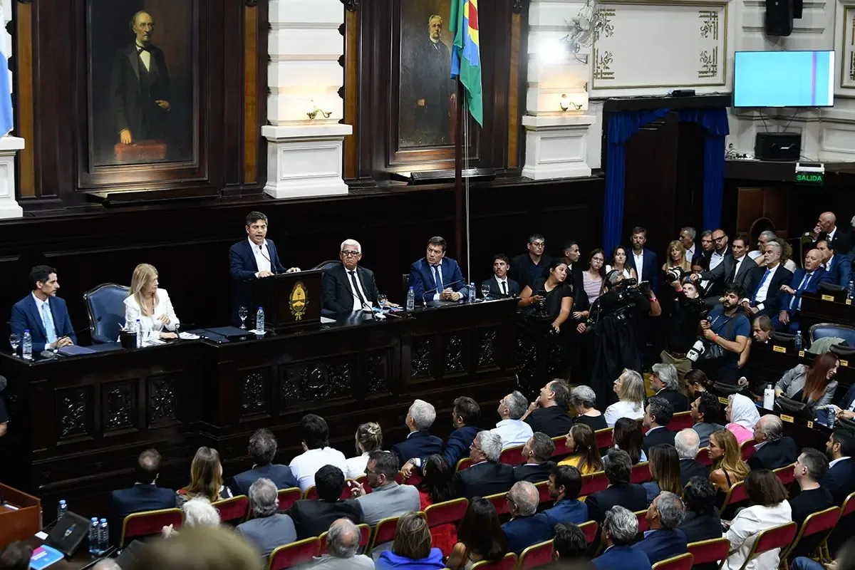 El gobernador de Buenos Aires aboga por una alternativa productiva ante la crisis actual en el país.