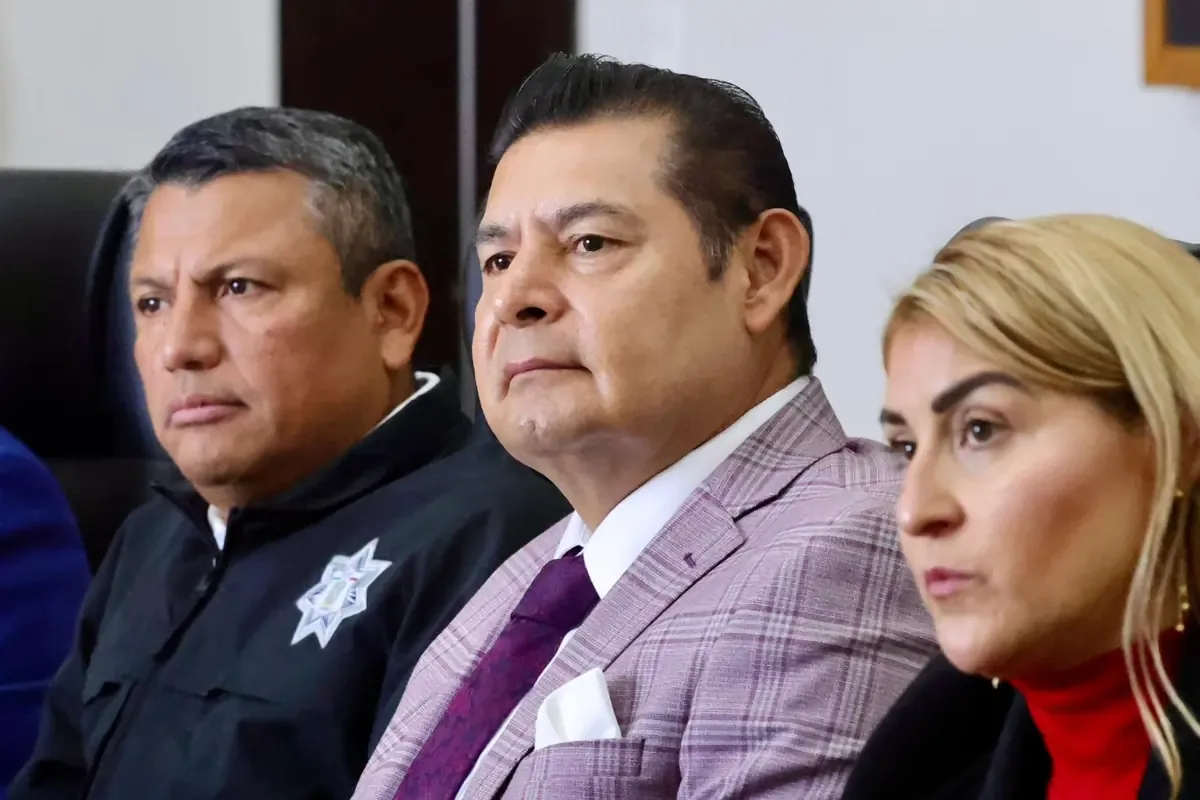 El gobernador de Puebla abordó el caso en reunión con la familia y autoridades.