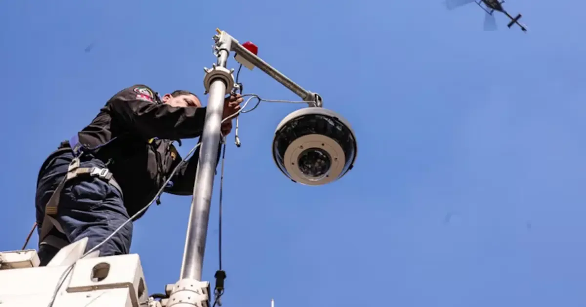 El gobernador de Puebla anuncia instalación de 6,200 cámaras para fortalecer la seguridad en 31 microrregiones.