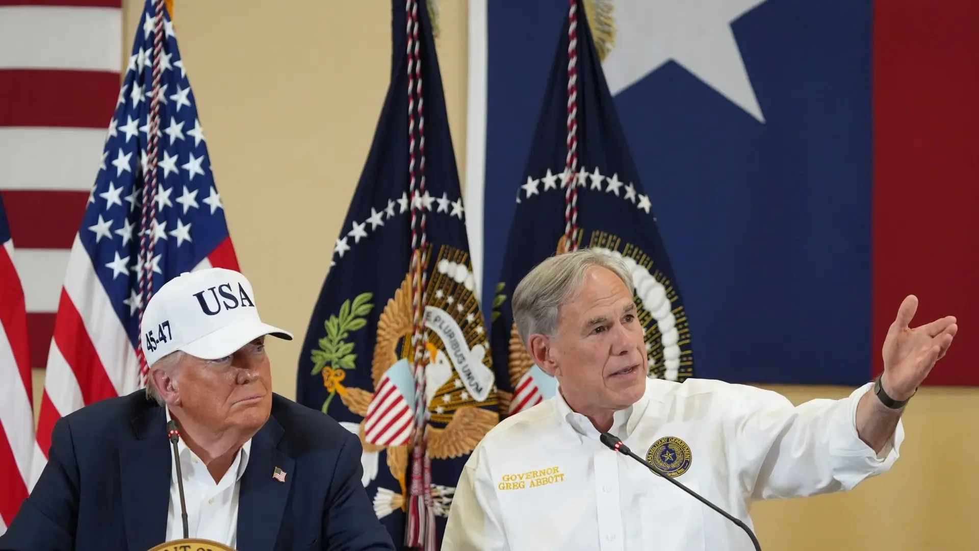 El gobernador de Texas, Greg Abbott, urge un cambio en la política migratoria actual.
