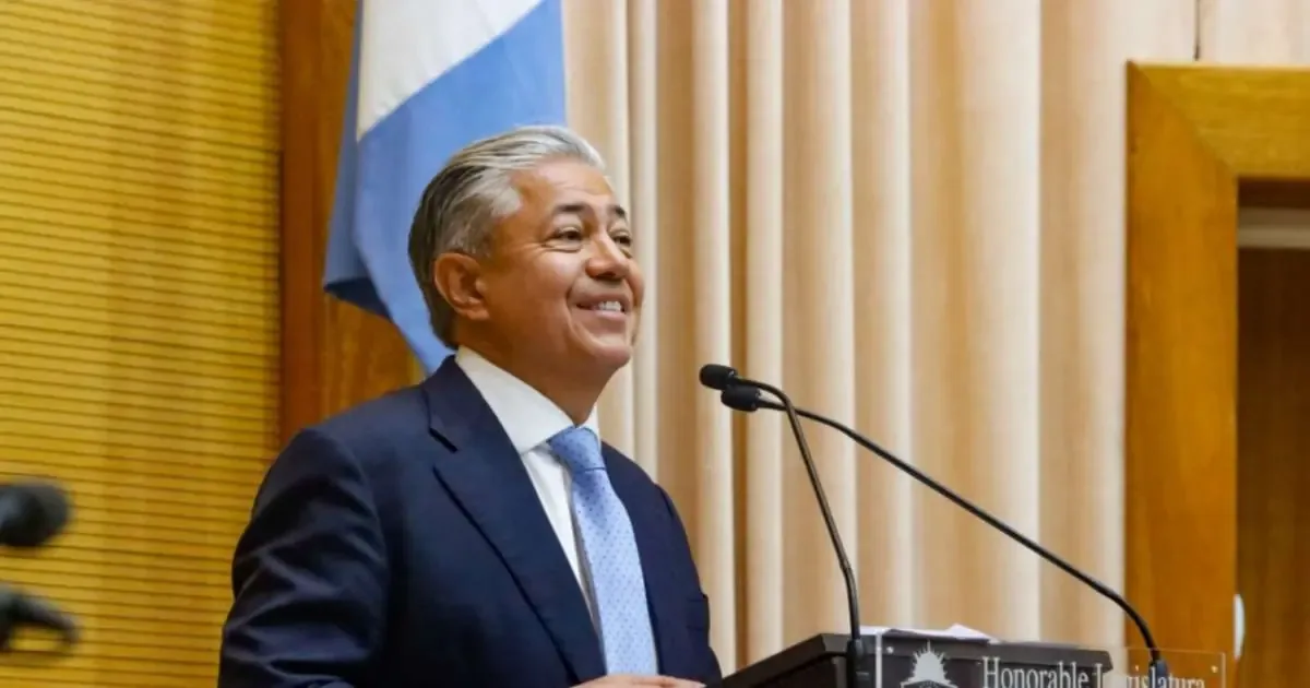 El gobernador enfatiza la importancia del trabajo regional durante su discurso inaugural del período legislativo.