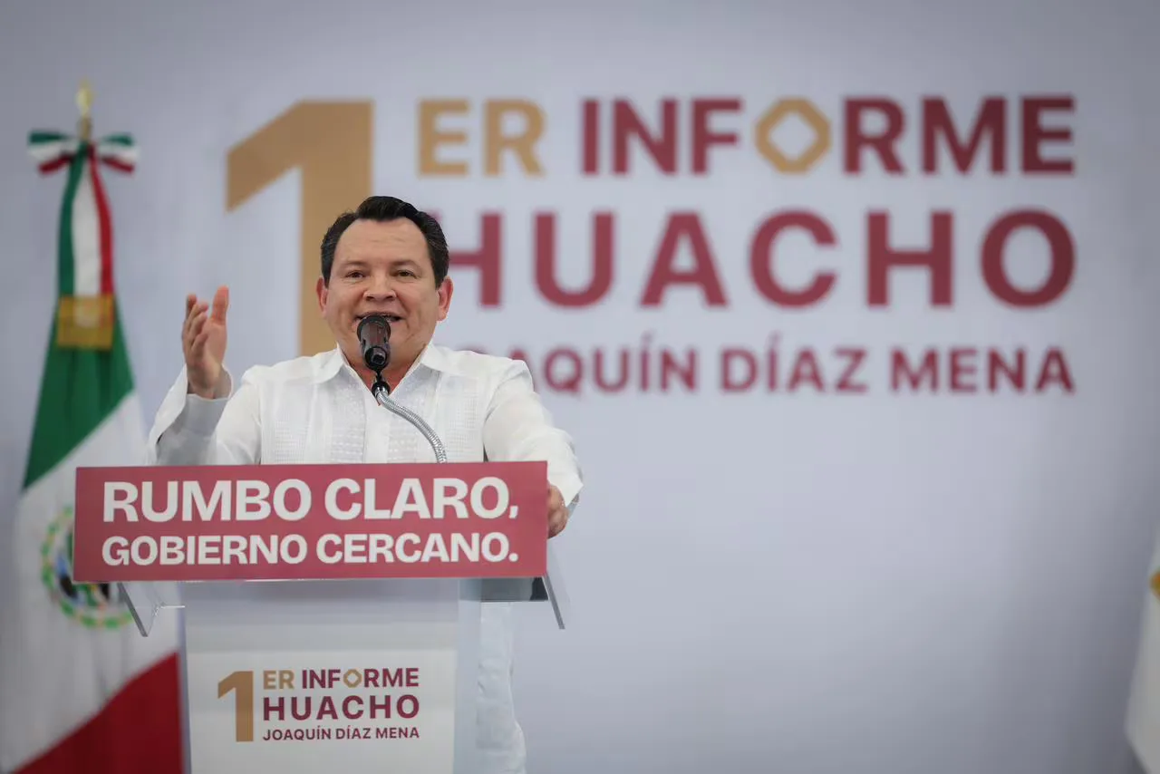 El Gobernador Joaquín Díaz Mena durante la presentación de su Primer Informe de Gobierno.