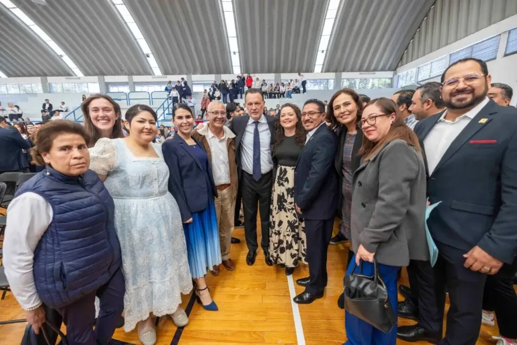 "El gobernador Mauricio Kuri durante la celebración del aniversario de la CBENEQ."