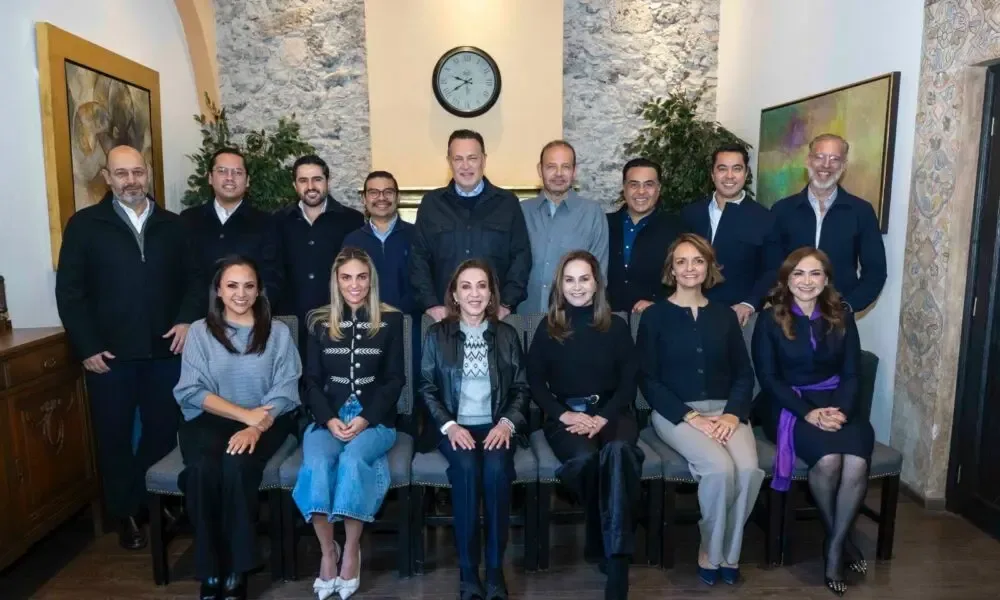 El gobernador Mauricio Kuri durante su reunión con liderazgos del PAN en Querétaro.
