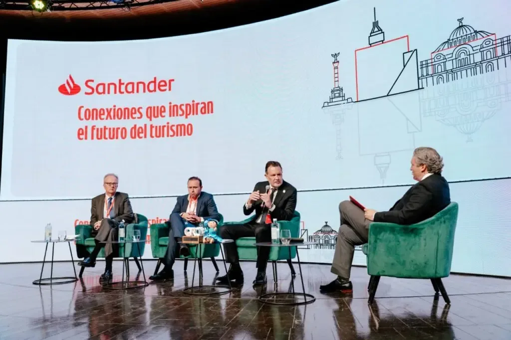 El gobernador Mauricio Kuri presenta las ventajas de Querétaro en el Foro Santander.