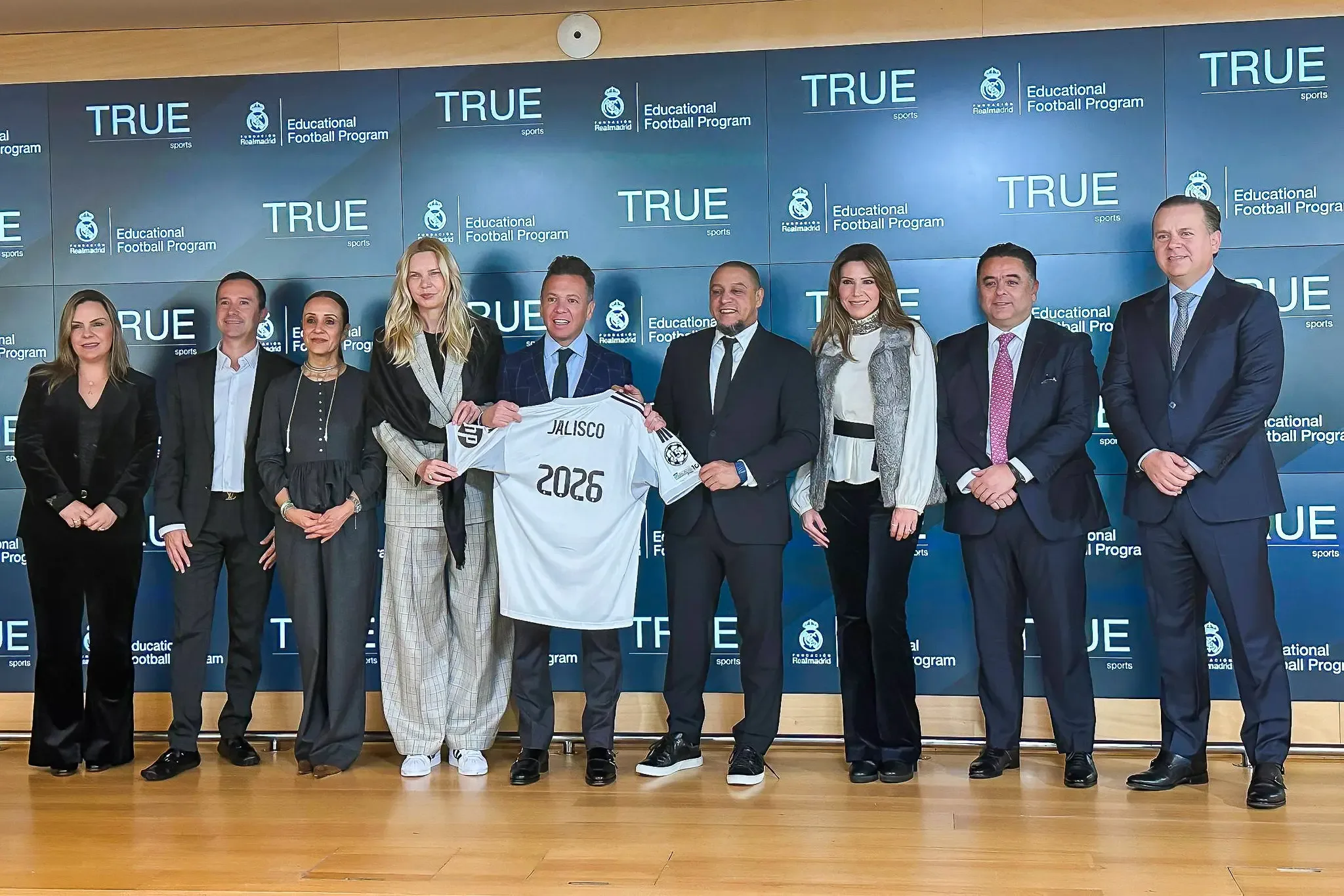 El gobernador Pablo Lemus presenta el programa educativo de fútbol en Jalisco.