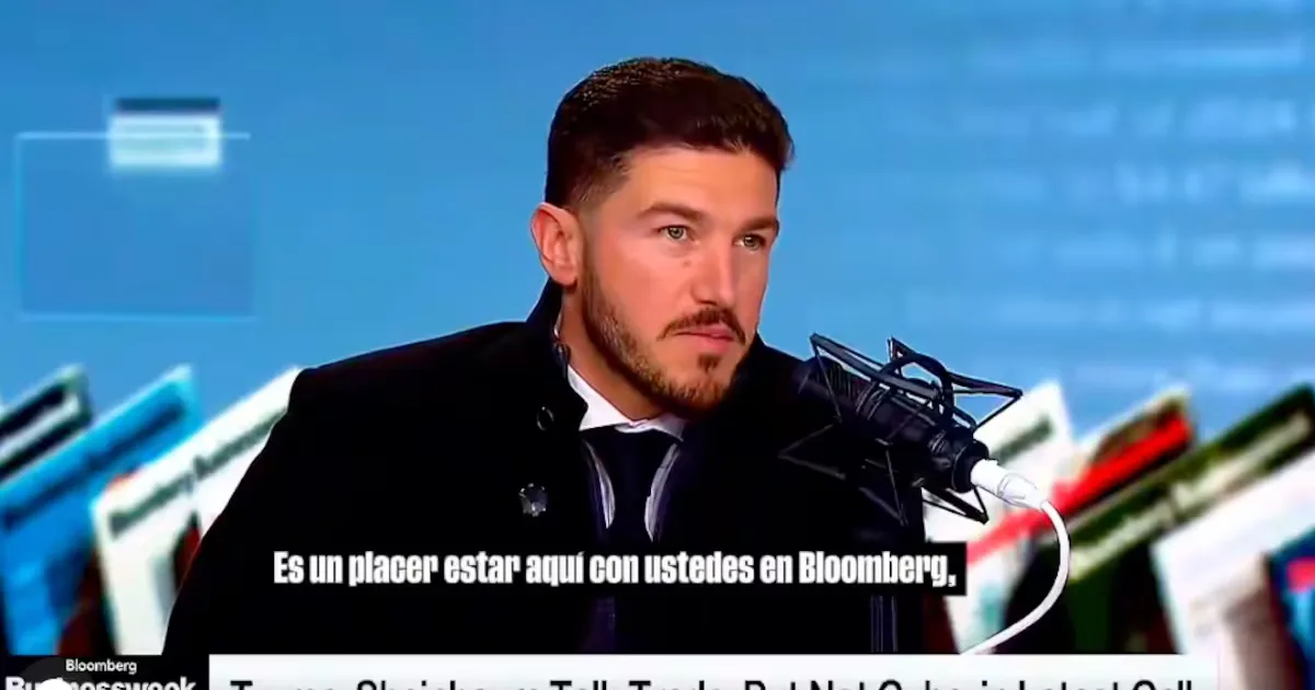 El gobernador Samuel García durante su intervención en Bloomberg sobre el futuro de Nuevo León.