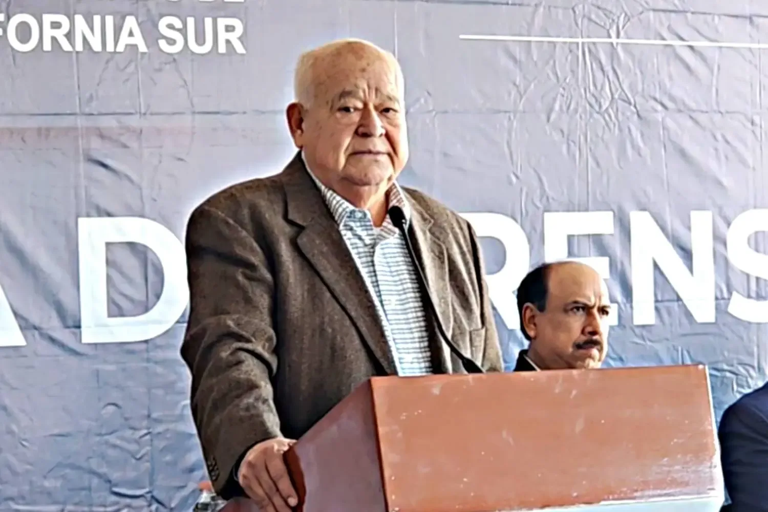 El gobernador Víctor Castro Cosío durante la rueda de prensa sobre medicamentos.