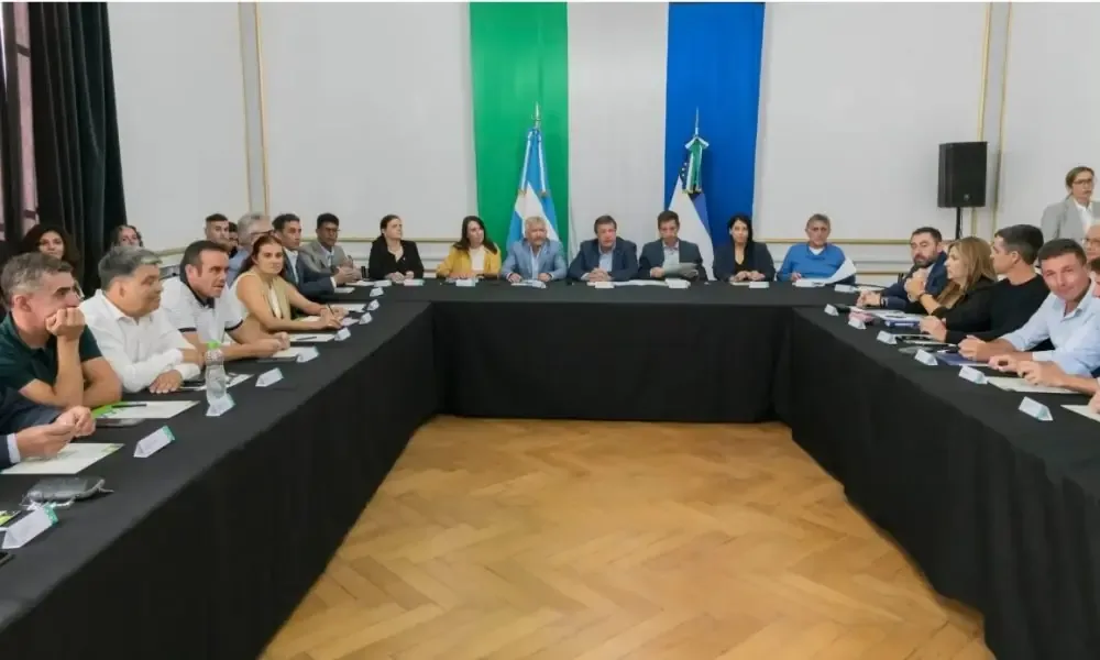 El Gobernador Weretilneck se reúne con intendentes para actualizar índices de distribución de recursos.