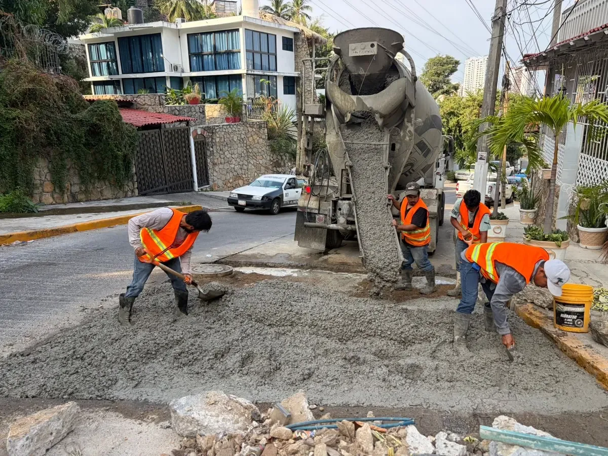 El Gobierno de Acapulco avanza en la reparación de calles para incrementar la seguridad vial.